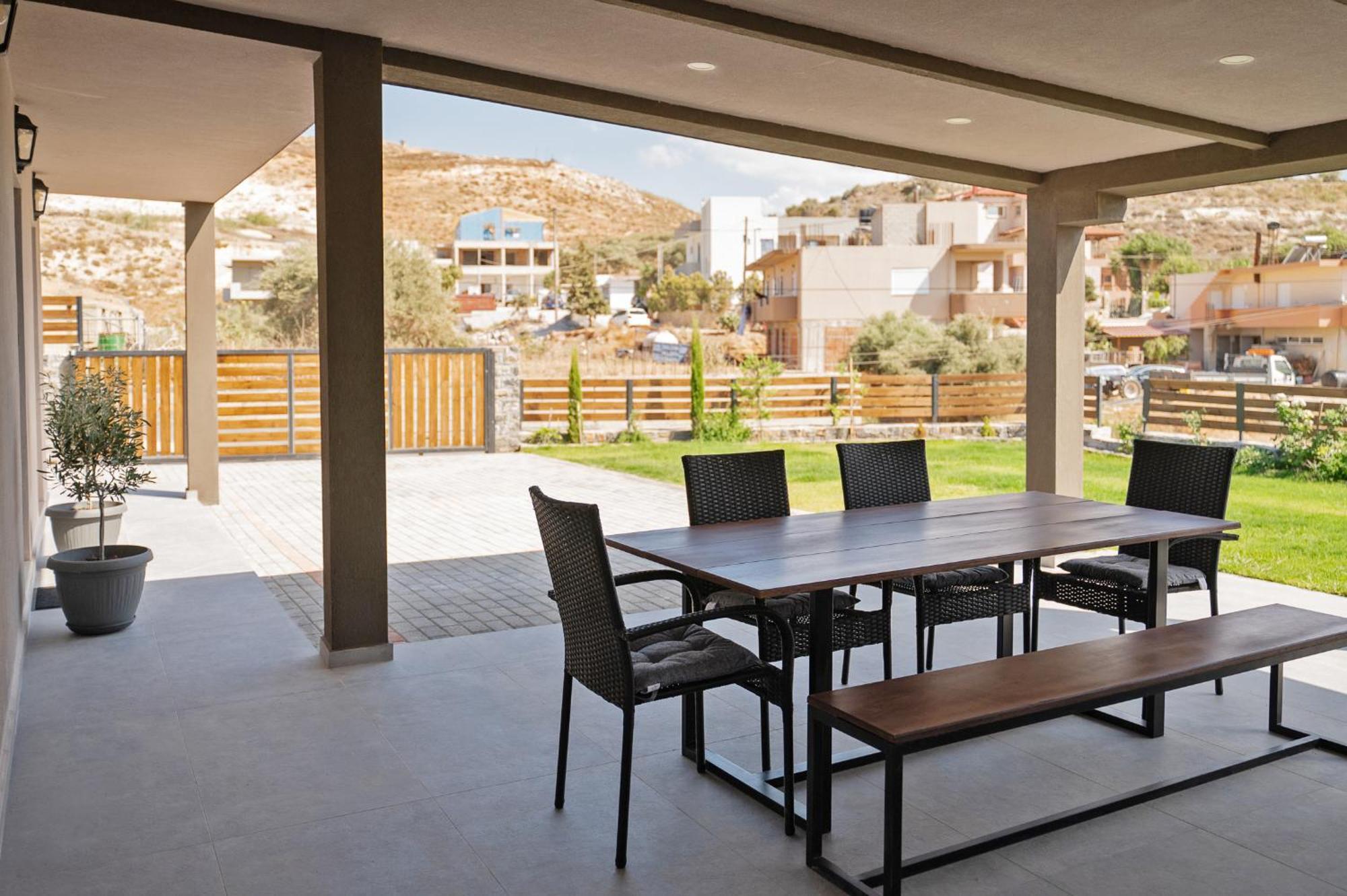 Majestic Manor With Outdoor Jacuzzi By 8Essentially Karteros Exterior foto