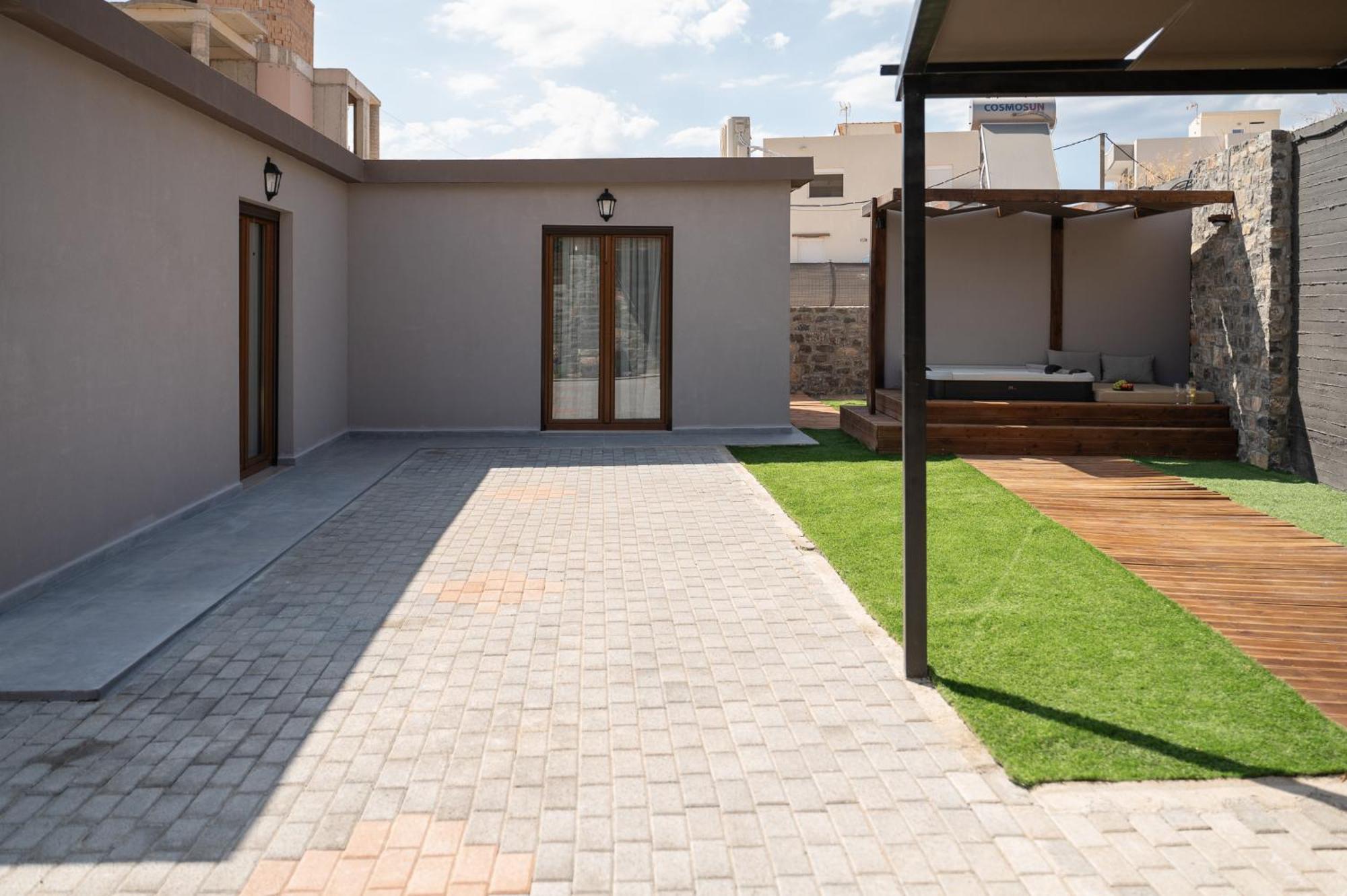 Majestic Manor With Outdoor Jacuzzi By 8Essentially Karteros Exterior foto