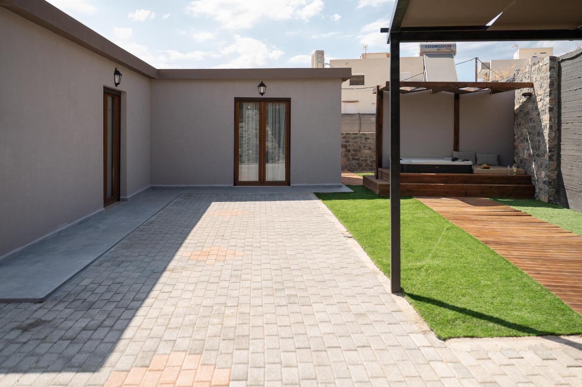 Majestic Manor With Outdoor Jacuzzi By 8Essentially Karteros Exterior foto